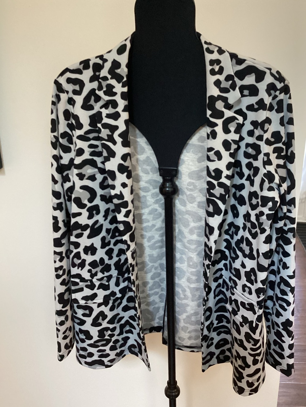 Serra Black and White Leopard Print 2 Button Oversized Blazer‎ NWT M Shabby
Chic
